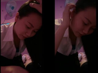 Em gái 2k1 dâm ngoan trong bộ đồ công sở