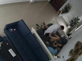 Hack cam phòng bác sĩ tranh thủ lúc vắng khách