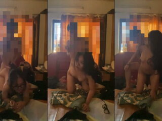 Lén chơi với em sinh viên đeo kính khi mẹ vắng nhà