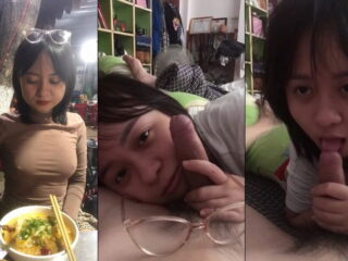 Em bỏ cả kính ra để bú mút cho anh